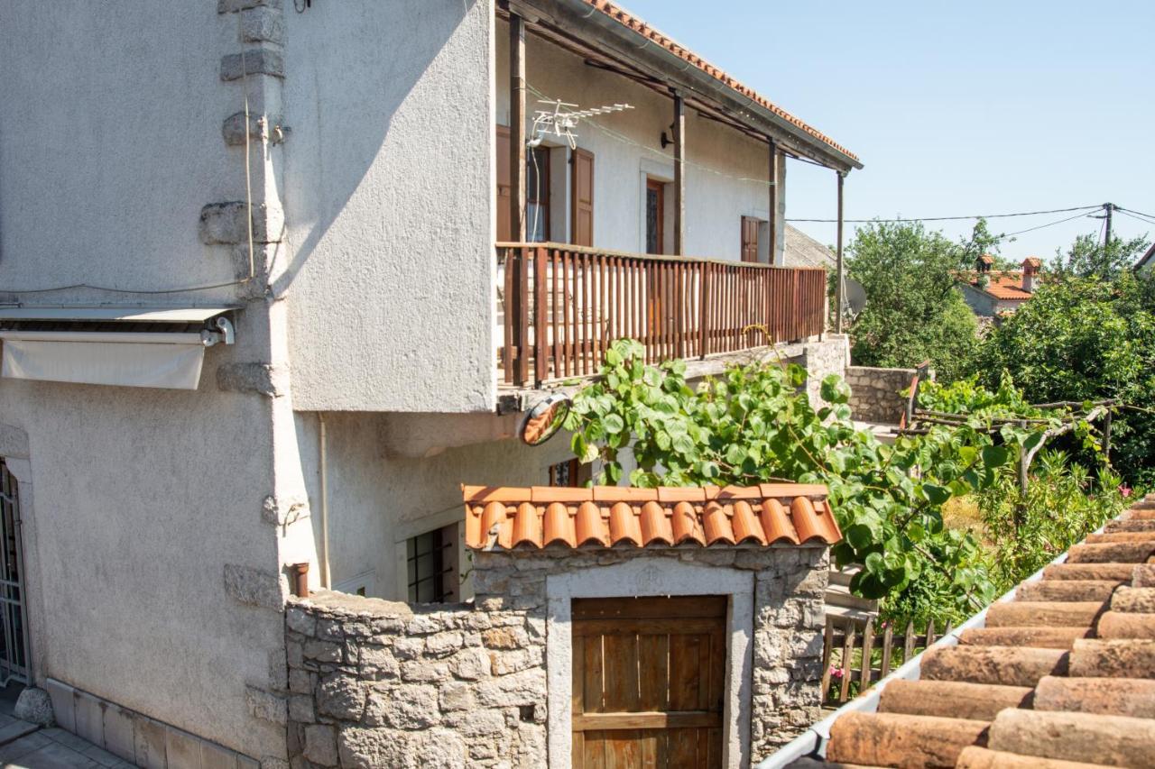 Apartma Na Skdnu Dutovlje Exterior foto